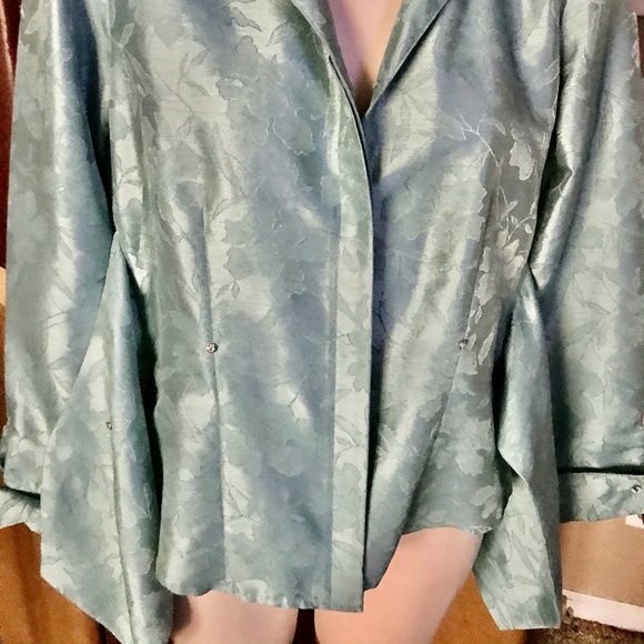 Classy and chic blouse - Picture 3 of 7